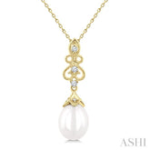 10X8 MM Cultured Pearl and 1/20 Ctw Round Cut Diamond Fashion Pendant With Chain in 10K Yellow Gold