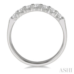 1/2 Ctw 7 Stone Round Cut Diamond Wedding Band in 14K White Gold
