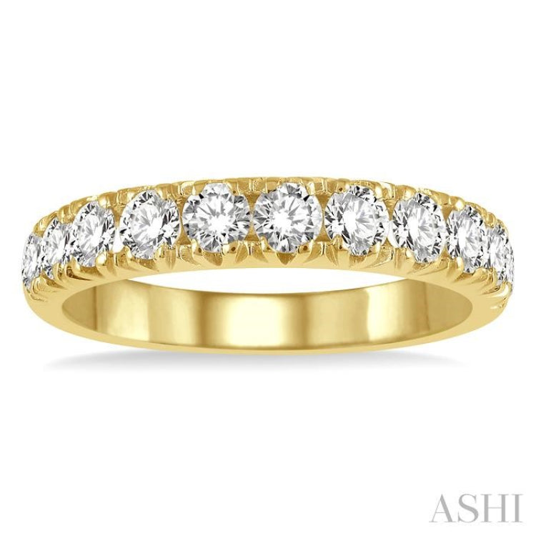 1 Ctw 11 Stone Round Cut Diamond Wedding Band in 14K Yellow Gold