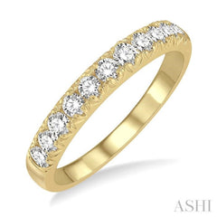 1/2 Ctw 11 Stone Round Cut Diamond Wedding Band in 14K Yellow Gold