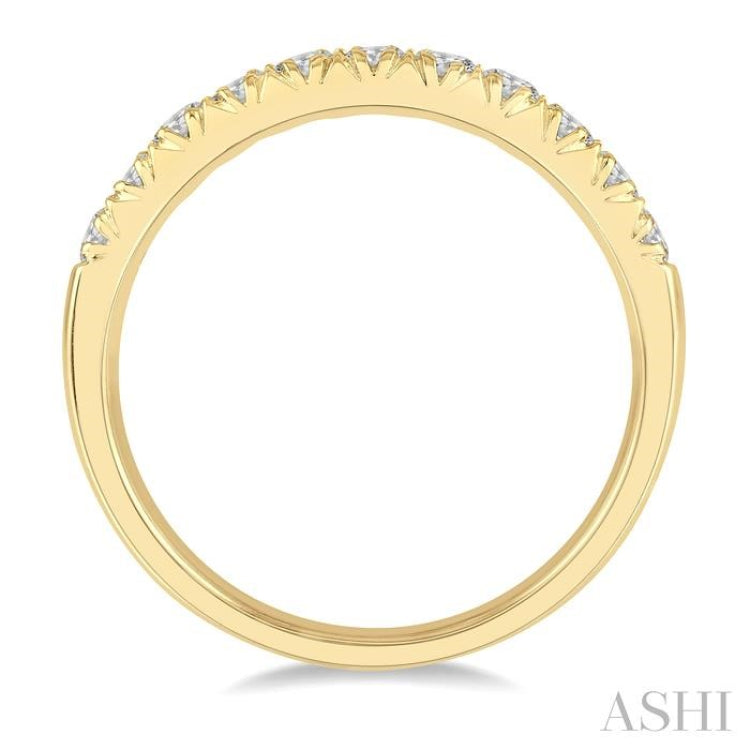 1/2 Ctw 11 Stone Round Cut Diamond Wedding Band in 14K Yellow Gold