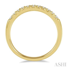 1/4 Ctw 11 Stone Round Cut Diamond Wedding Band in 14K Yellow Gold