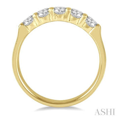 3/4 Ctw 5 Stone Round Cut Diamond Wedding Band in 14K Yellow Gold