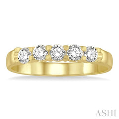 1/2 Ctw 5 Stone Round Cut Diamond Wedding Band in 14K Yellow Gold