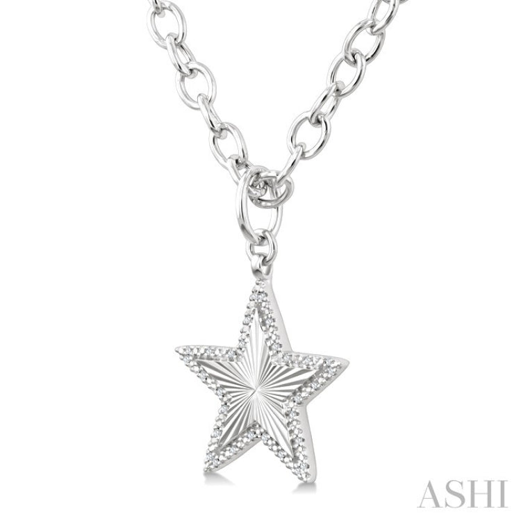 1/10 Ctw Star Fluted Medallion Round Cut Diamond Pirouette Pendant With Chain in Sterling Silver