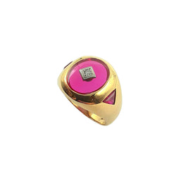 APPRAISED $1000- 10KT Yellow Gold Gents Ring with 1 Single Cut Diamond -EST-.03ct with 1 Oval and 2 Triangle Synthetic Red Gem (13.5x11.5)