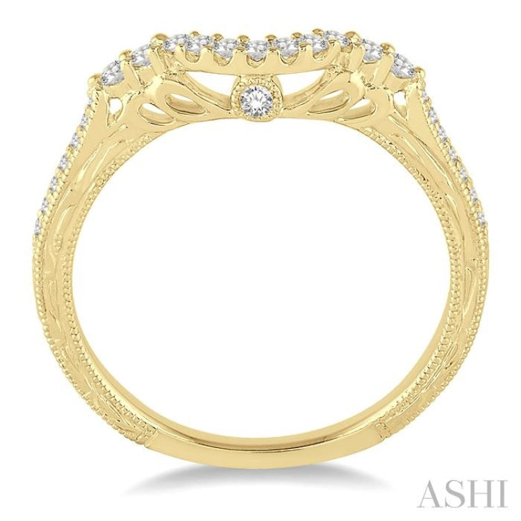 1/5 ctw Round Cut Diamond Wedding Band in 14K Yellow Gold