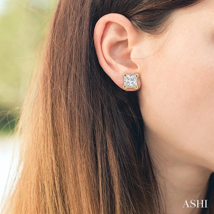 1 Ctw Princess Cut Diamond Stud Earrings in 14K Yellow Gold