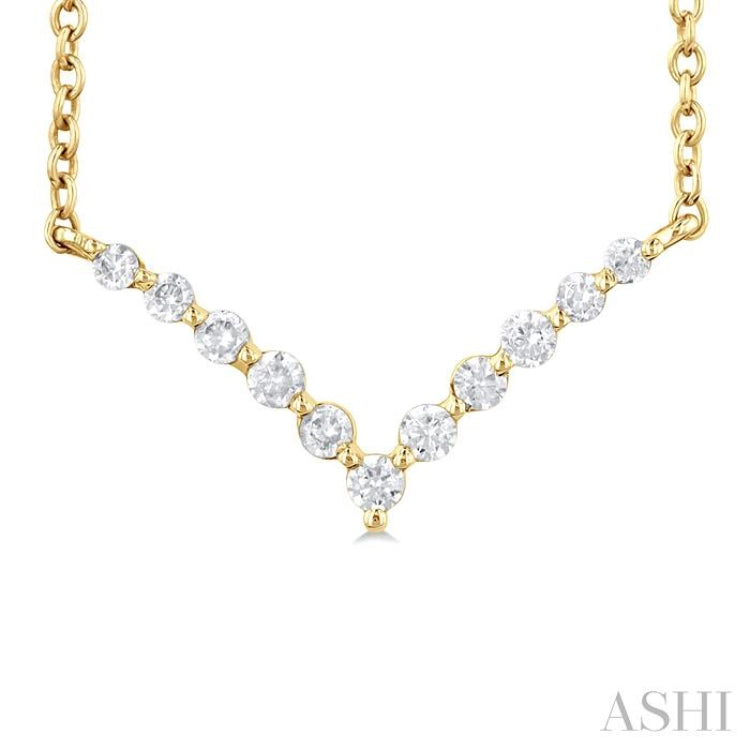 1/8 Ctw Chevron Round Cut Petite Diamond Necklace in 10K Yellow Gold