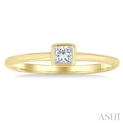 1/6 Ctw Petite Bezel Set Round Cut Diamond Fashion Ring in 10K Yellow Gold