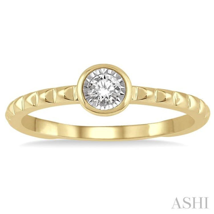1/50 Ctw Round Cut lattice Diamond Promise Ring in Pyramid shape 10K Yellow Gold