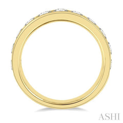 1 1/2 Ctw Channel Set 11 Stone Round Cut Diamond Wedding Band in 14K Yellow Gold