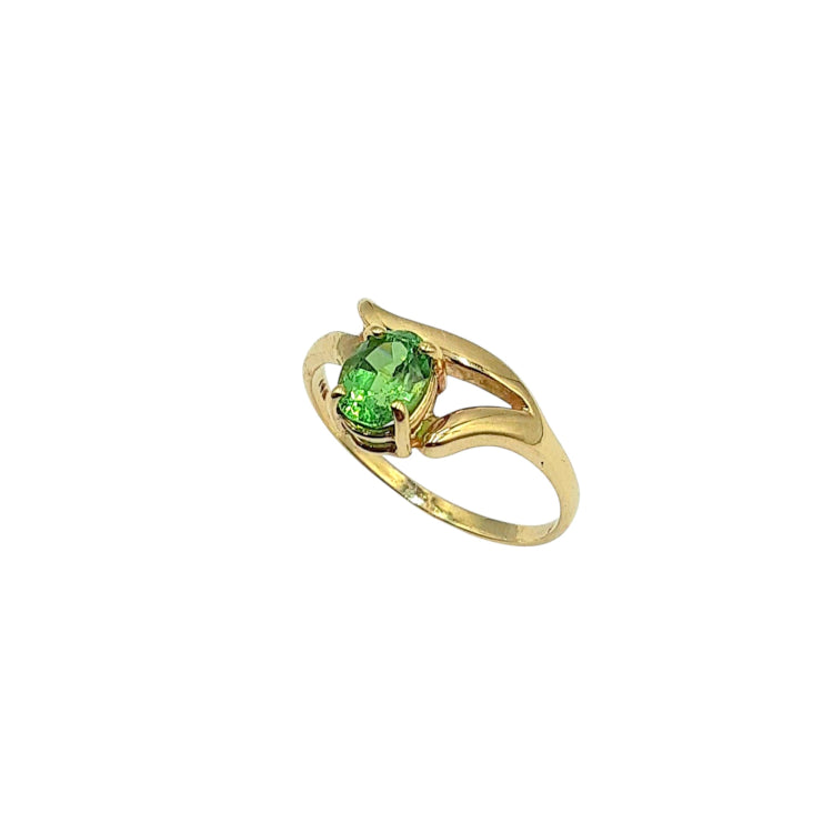 APPRAISED $500- 14KT Yellow Gold Ring with 1 Oval Green Garnet (6.2x4.7)