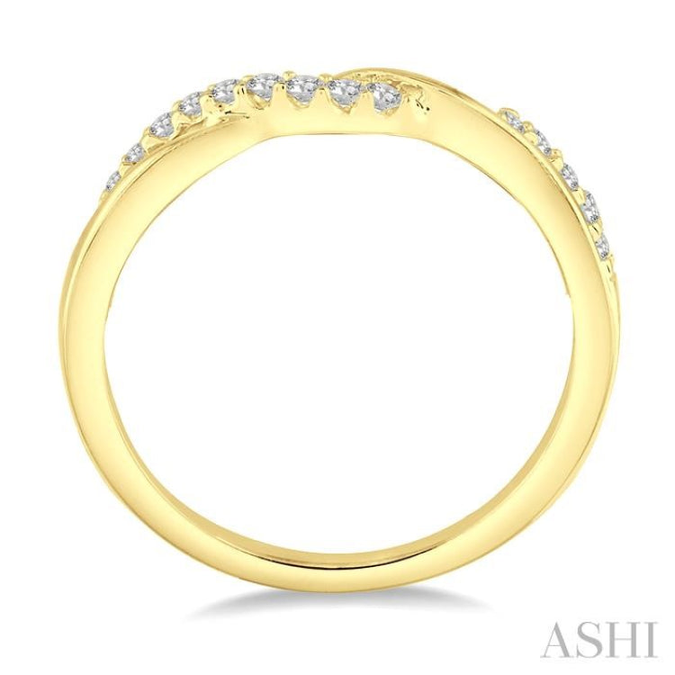 1/5 Ctw Twisted Top Round Cut Diamond Wedding Band in 14K Yellow Gold