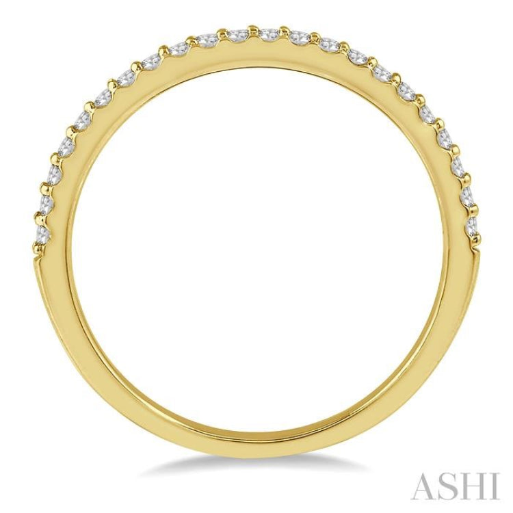 1/6 Ctw Round Cut Diamond Wedding Band in 14K Yellow Gold