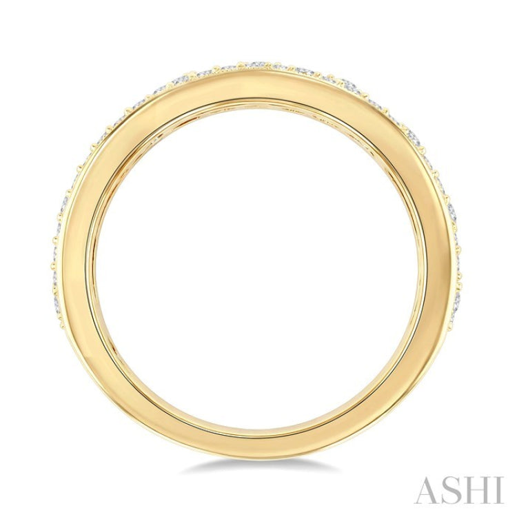1 1/10 Ctw Channel Round Cut Diamond Wedding Band in 14K Yellow Gold