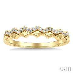 1/10 Ctw Geometric Zigzag Round Cut Diamond Petite Fashion Band in 10K Yellow Gold