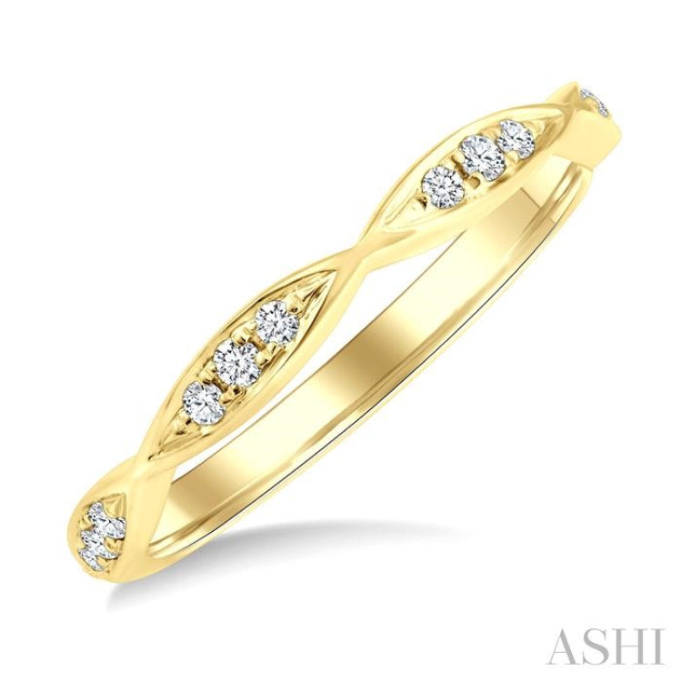 1/10 Ctw Round Cut Diamond Wedding Band in 14K Yellow Gold