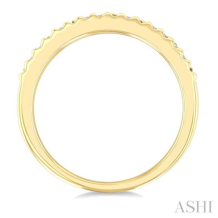 1/10 Ctw Ribbed Round Cut Diamond Fashion Band in 10K Yellow Gold