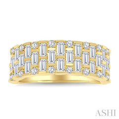 1 1/10 Ctw Grid Pattern Baguette and Round Cut Diamond Fashion Band in 14K Yellow Gold