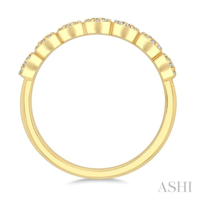 1/4 Ctw Circular Mount Round Cut Diamond Cluster Fashion Band in 14K Yellow Gold
