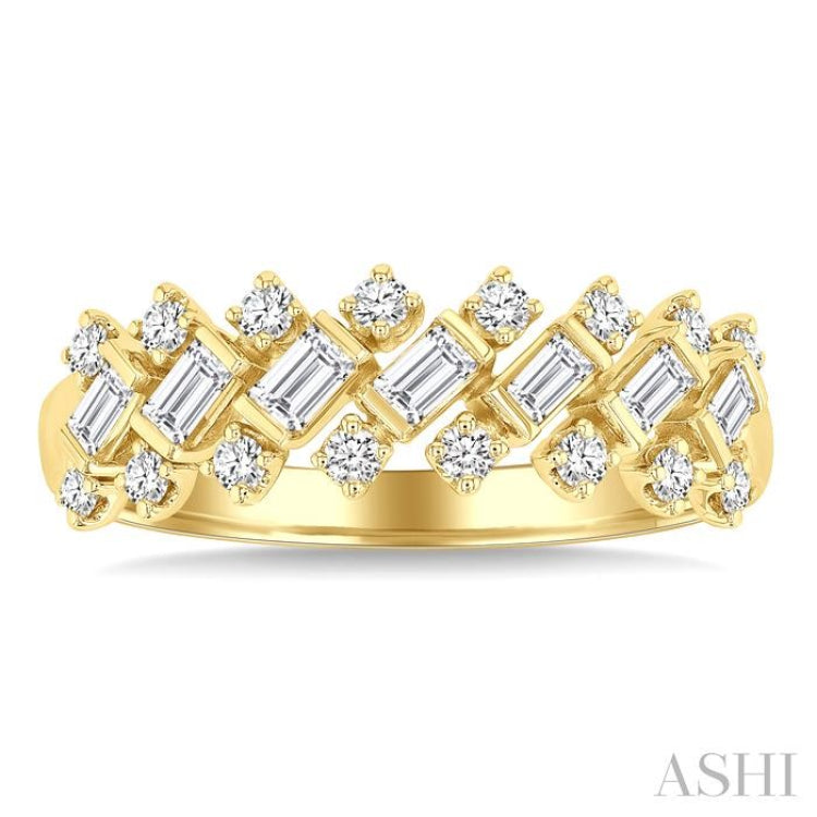 1/2 Ctw Scatter Baguette and Round Cut Diamond Fashion Band in 14K Yellow Gold