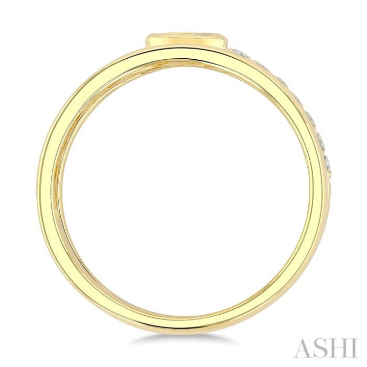 1/2 Ctw Split Twin Band Emerald and Round Cut Diamond Fashion Ring in 14K Yellow Gold