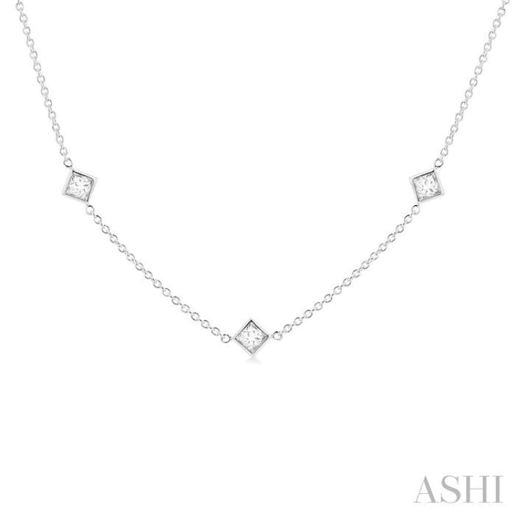 2 Ctw Princess Cut Diamond Station Necklace in 14K White Gold