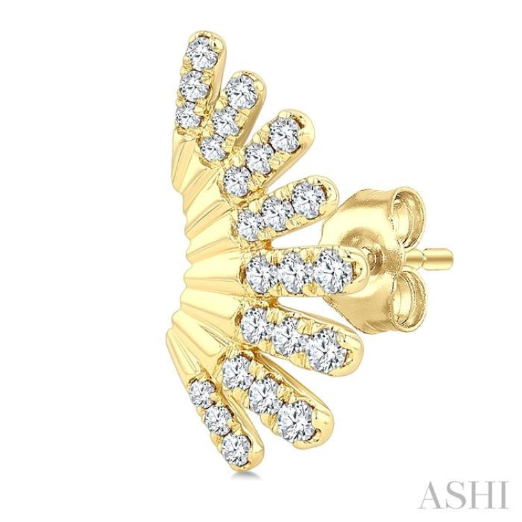 1/4 Ctw Fan-Shaped Round Cut Diamond Fashion Ear Climber in 14K Yellow Gold