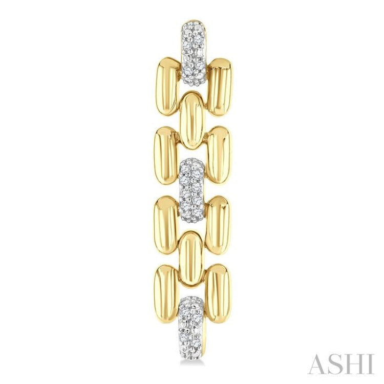 1/10 Ctw Bold Panther Link Round Cut Diamond Fashion Earring in Yellow Gold Vermeil