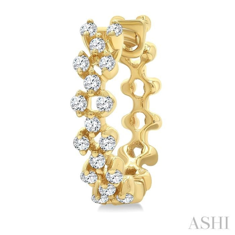 1/4 Ctw Lattice Round Cut Diamond Fashion Hoop Earring in 10K Yellow Gold