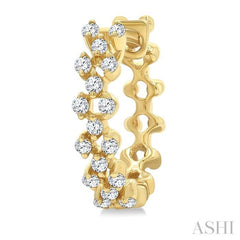 1/4 Ctw Lattice Round Cut Diamond Fashion Hoop Earring in 10K Yellow Gold