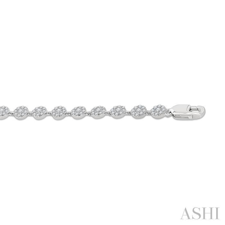1 1/3 Ctw Cluster Round Cut Diamond Fashion Tennis Bracelet in 14K White Gold