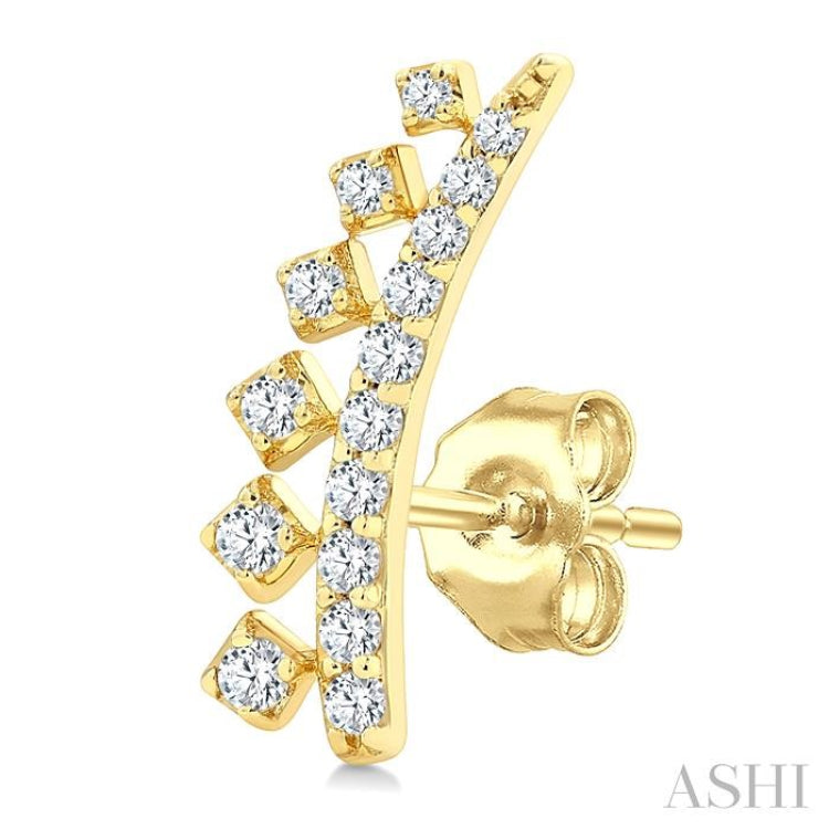 1/4 Ctw Curved Bar Geometric Round Cut Diamond Fashion Ear Climber in 14K Yellow Gold