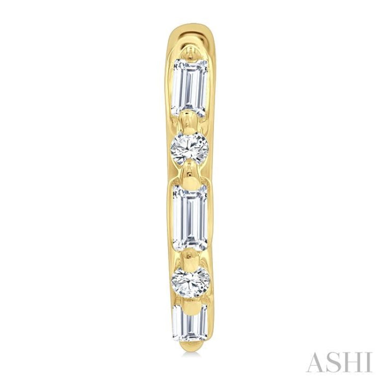 1/5 Ctw Baguette & Round Cut Diamond Petite Huggie Earrings in 10K Yellow Gold