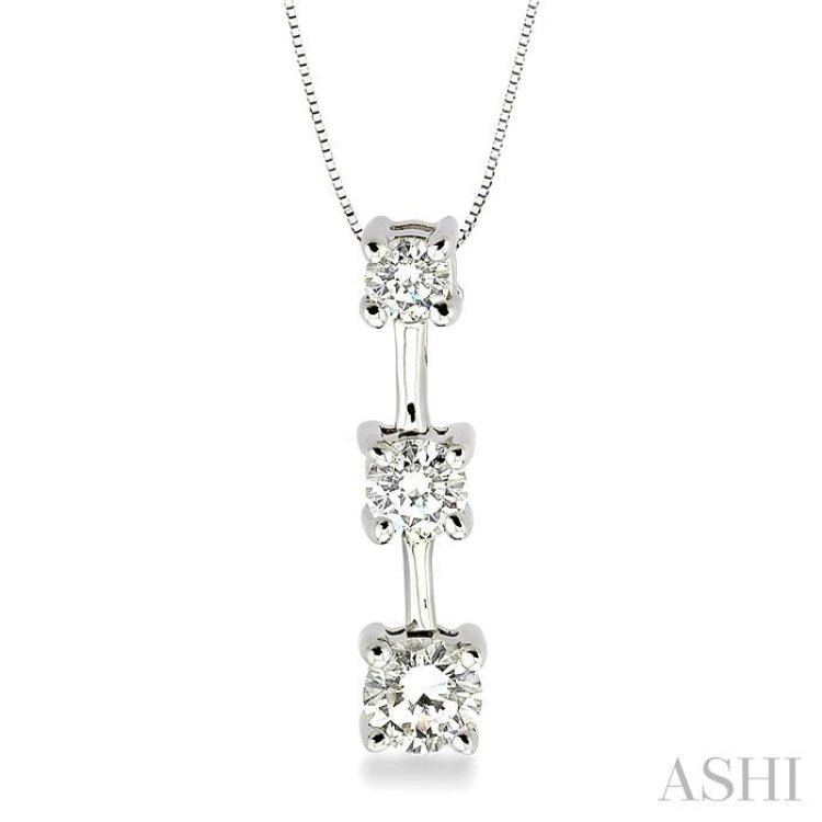 1/2 Ctw Three Stone Round Cut Diamond Pendant in 14K White Gold with Chain