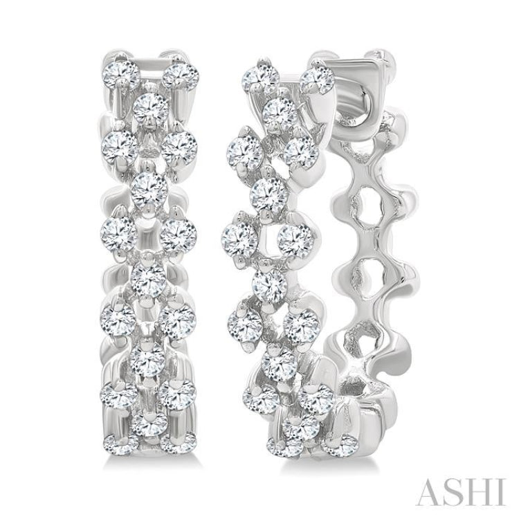 1/4 Ctw Lattice Round Cut Diamond Fashion Hoop Earring in 10K White Gold