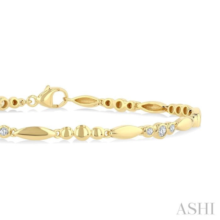 1/4 Ctw Marquise & Trio Circular Mount Round Cut Diamond Fashion Bracelet in 10K Yellow Gold