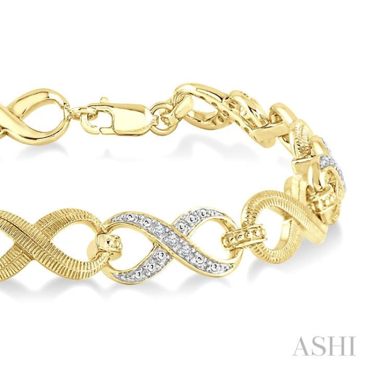 1/10 Ctw Infinity Round Cut Diamond Fashion Bracelet in Yellow Gold Vermeil