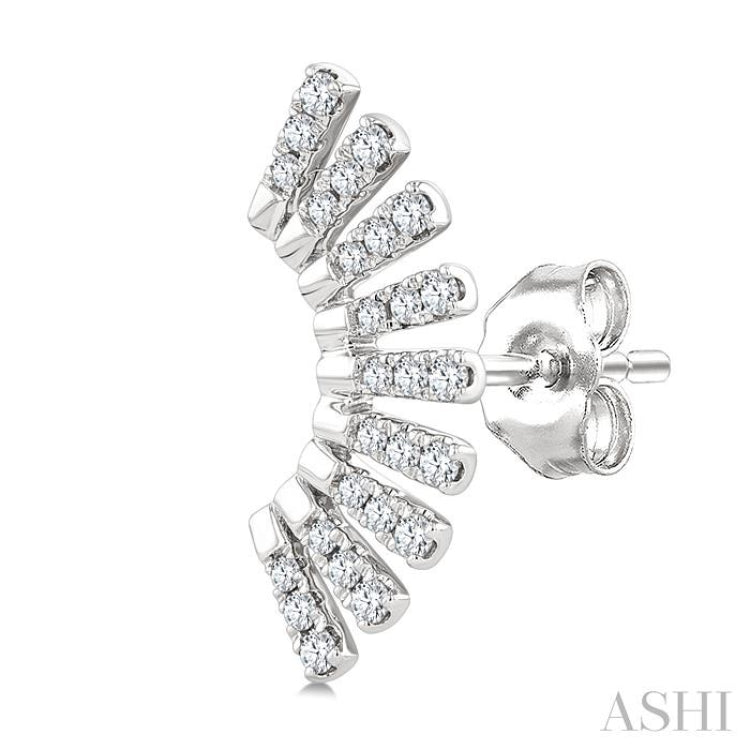 1/3 Ctw Bar-Shaped Accent Arc Round Cut Diamond Fashion Ear Climber in 14K White Gold