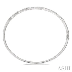 3/4 Ctw Open Infinity Round Cut Diamond Fashion Bangle in 14K White Gold