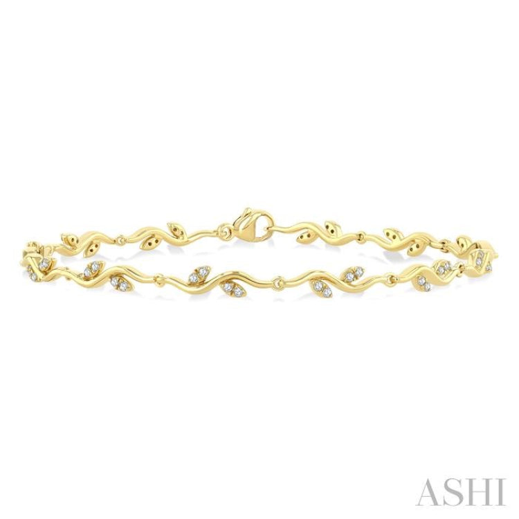 1/4 Ctw Leaf Accent Wavy Link Round Cut Diamond Fashion Bracelet in 10K Yellow Gold