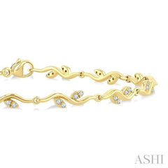 1/4 Ctw Leaf Accent Wavy Link Round Cut Diamond Fashion Bracelet in 10K Yellow Gold