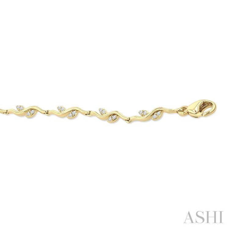1/4 Ctw Leaf Accent Wavy Link Round Cut Diamond Fashion Bracelet in 10K Yellow Gold