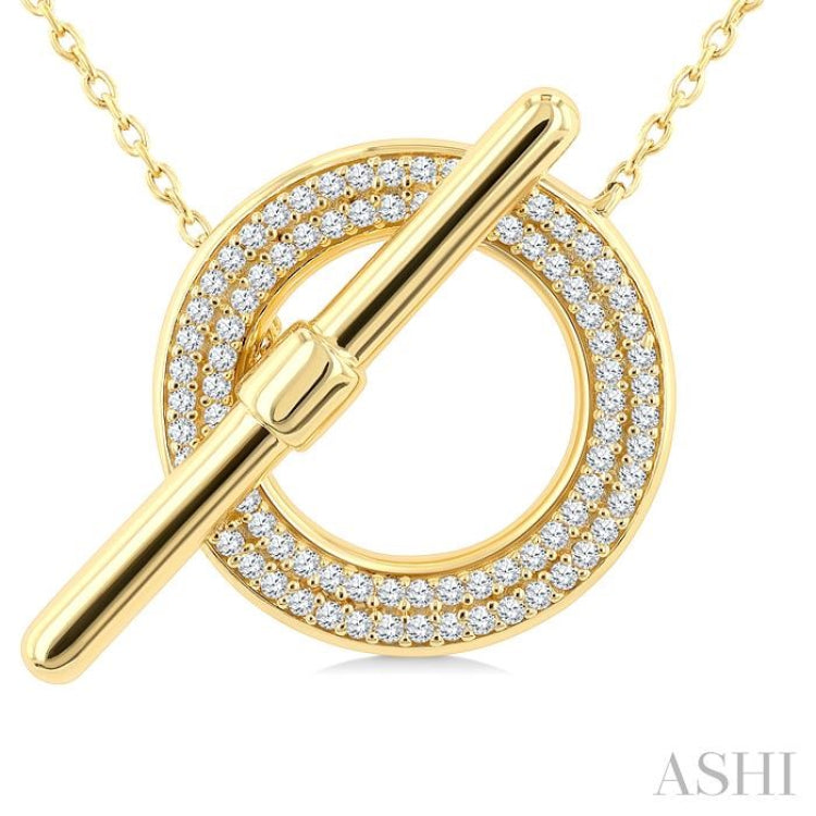1/4 Ctw Circle Frame Round Cut Diamond Fashion Toggle Necklace in 10K Yellow Gold