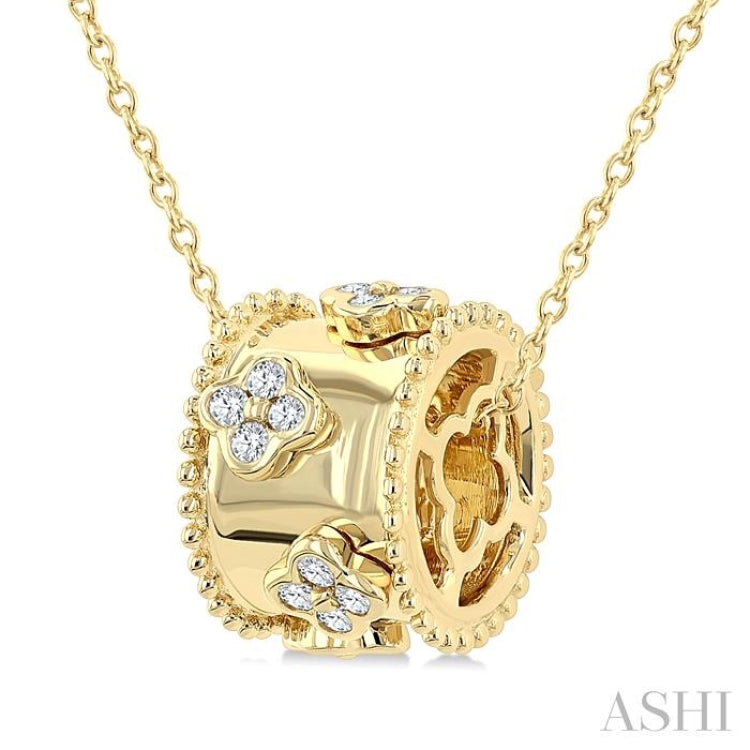 1/6 Ctw Clover Motif Round Cut Diamond Rondelle Fashion Pendant With Chain in 14K Yellow Gold