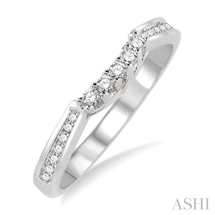 1/4 Ctw Round Cut Diamond Wedding Band in 14K White Gold
