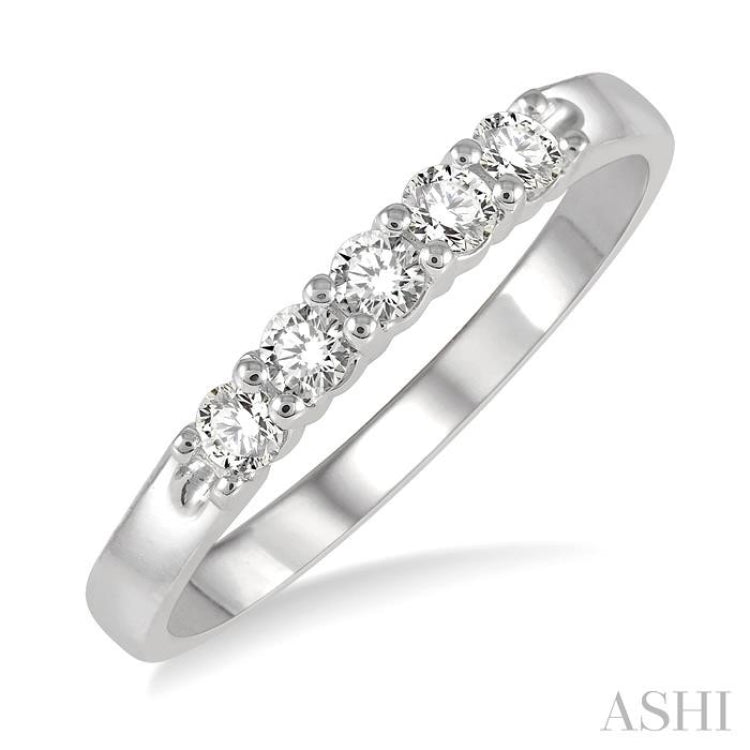 1/4 Ctw 5 Stone Round Cut Diamond Wedding Band in 14K White Gold