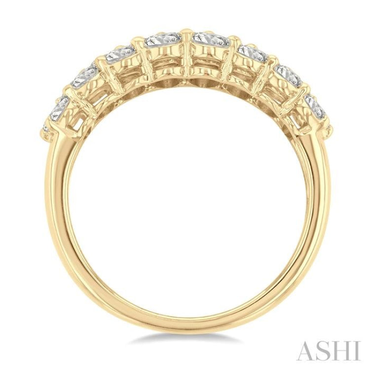 1 1/2 Ctw Lattice Triple Row Round Cut Diamond Fashion Band in 14K Yellow Gold