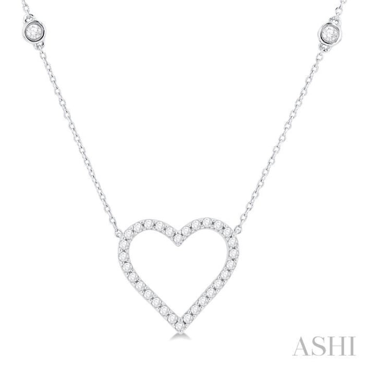 1/2 Ctw Heart Pendant Round Cut Diamond Fashion Station Necklace in 10K White Gold